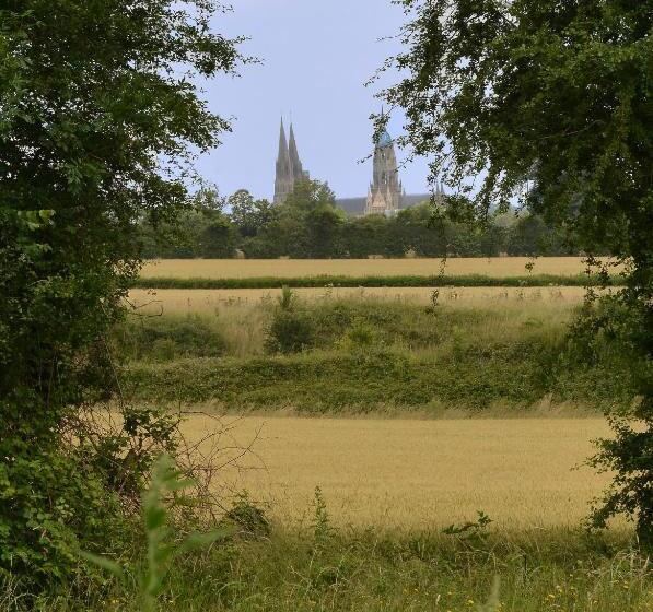 هتل Château Saint Gilles   Bayeux