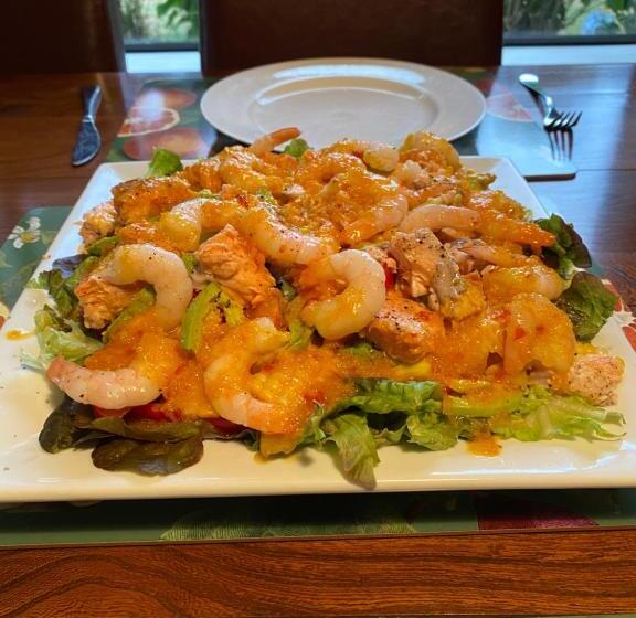 تختخواب و صبحانه Quail Lodge