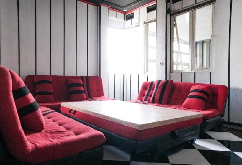 پانسیون Reddoorz Near Alun Alun Batu