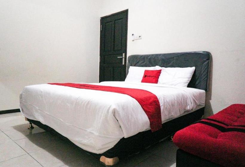 پانسیون Reddoorz Near Alun Alun Batu