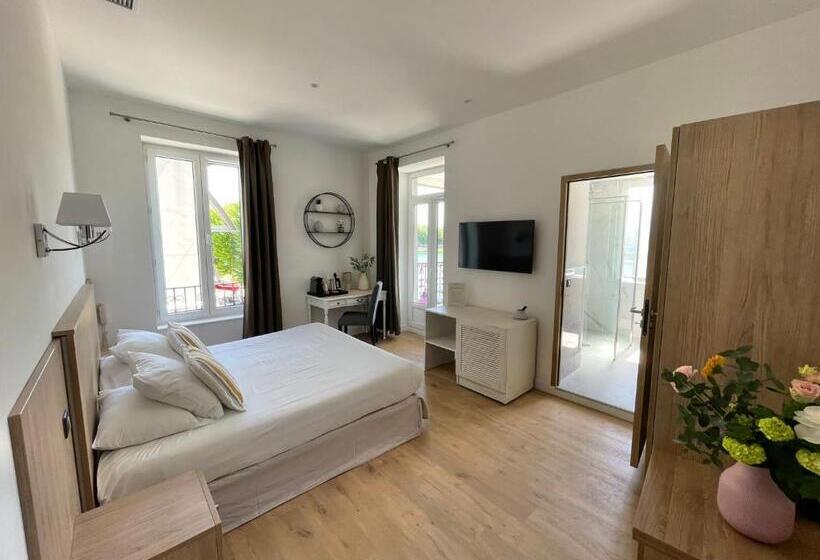 Отель Hôtel Les Deux Coteaux