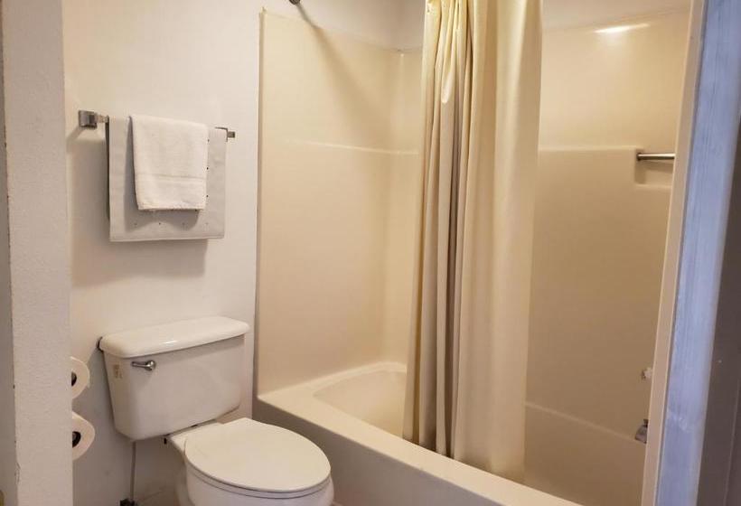 Colonial House Motel