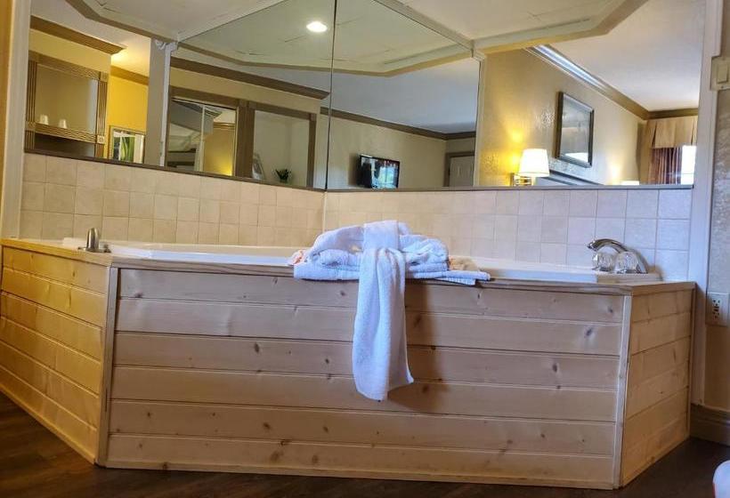 Colonial House Motel