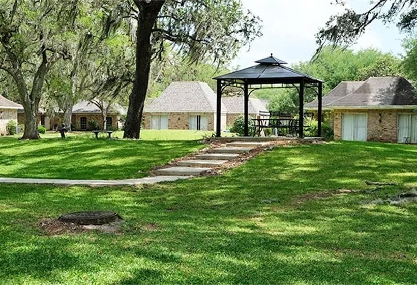 Columbia Lakes Resort Cottages
