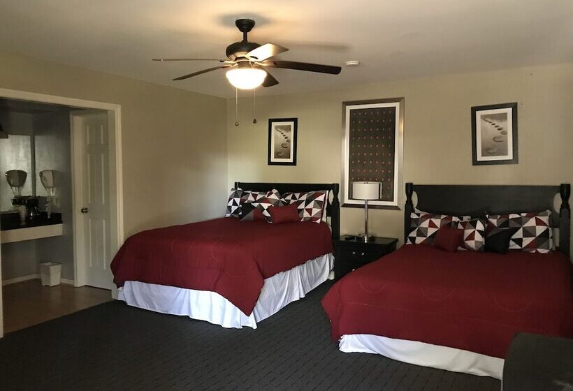 Columbia Lakes Resort Cottages