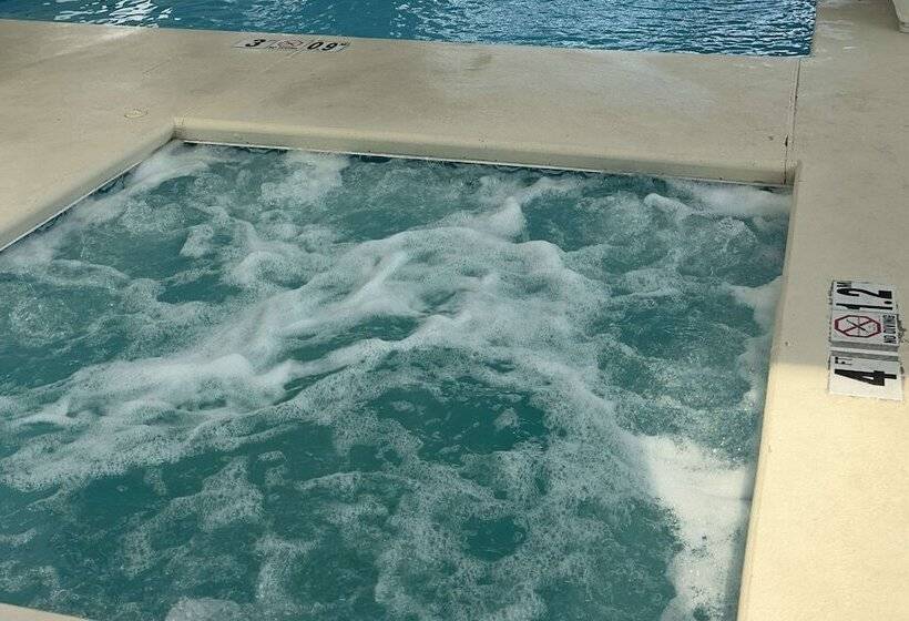 هتل Clarion Pointe Vidalia  Lyons West