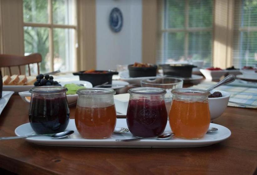 هتل Colonial Capital Bed & Breakfast