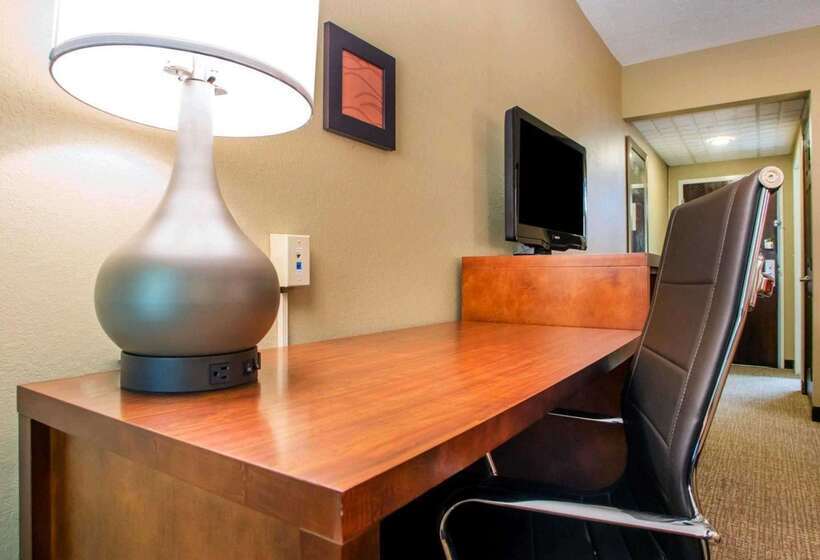 هتل Comfort Inn Dayton  Huber Heights