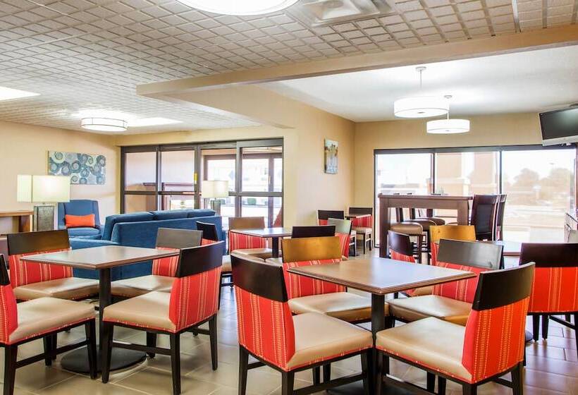 هتل Comfort Inn Dayton  Huber Heights