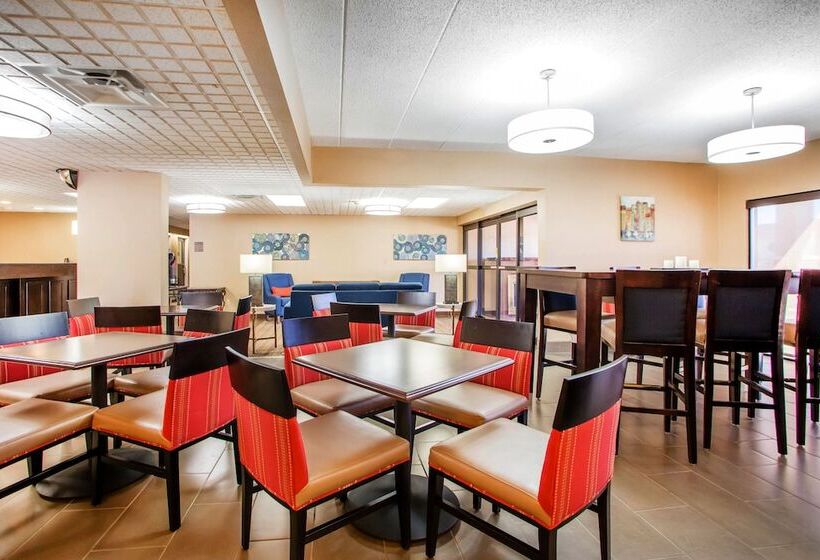 هتل Comfort Inn Dayton  Huber Heights
