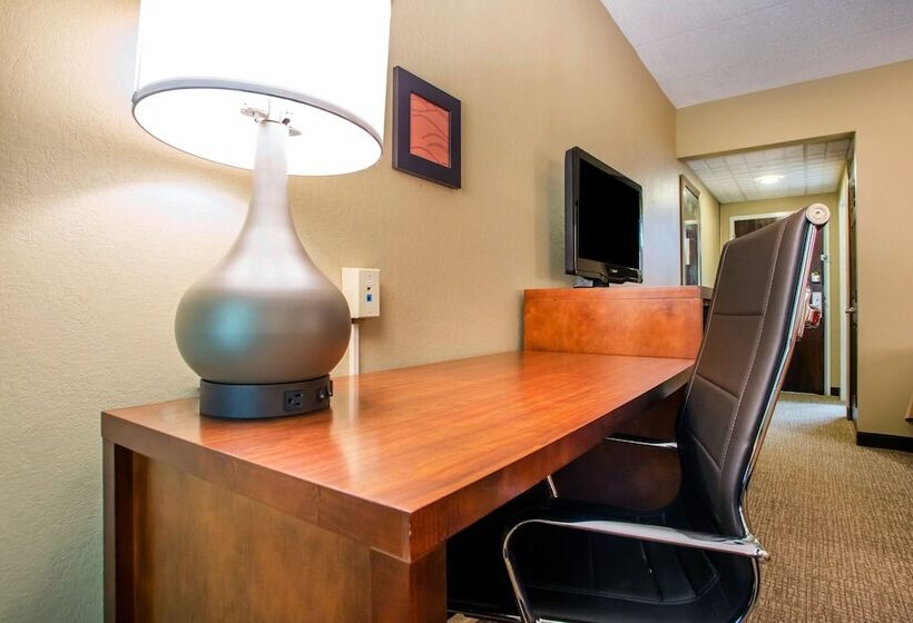 هتل Comfort Inn Dayton  Huber Heights