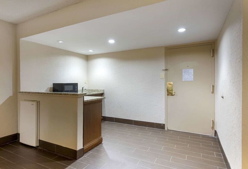 هتل Comfort Inn St. Louis  Westport Event Center