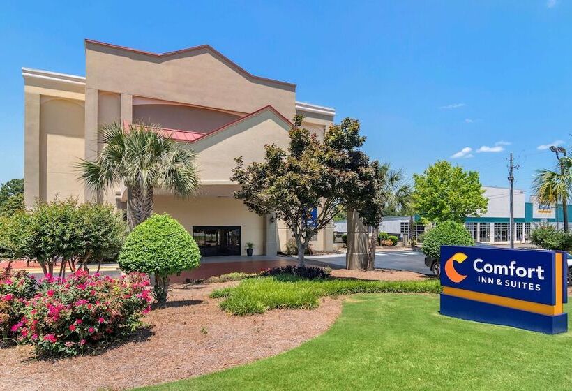 هتل Comfort Inn & Suites