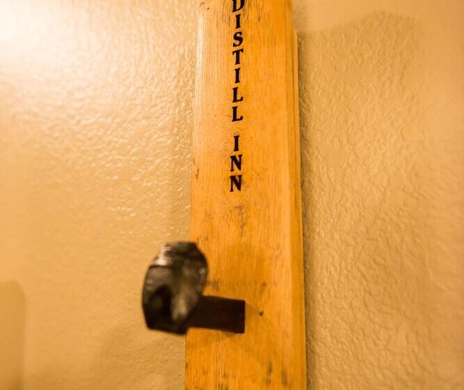 בית מלון כפרי Distill Inn