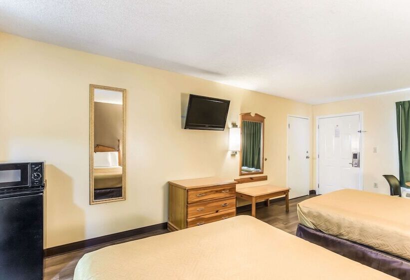 هتل Econo Lodge Clinton