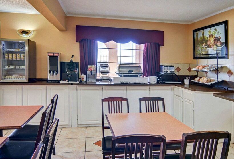 هتل Super 8 By Wyndham Decatur Texas