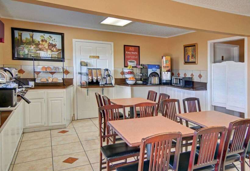 هتل Super 8 By Wyndham Decatur Texas