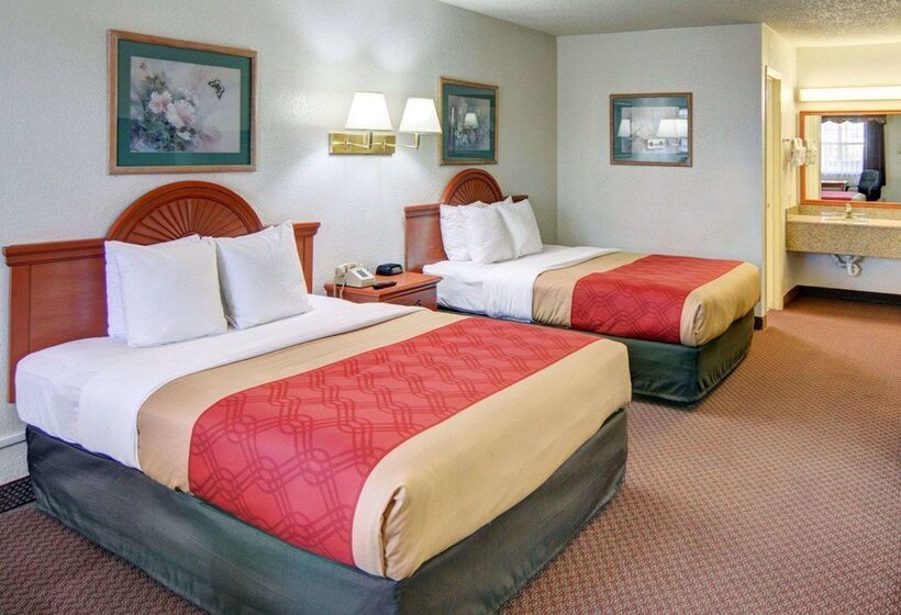 هتل Super 8 By Wyndham Decatur Texas