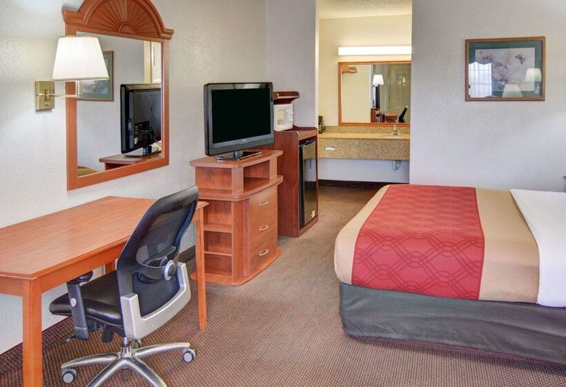 هتل Super 8 By Wyndham Decatur Texas