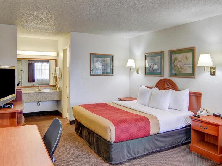 هتل Super 8 By Wyndham Decatur Texas