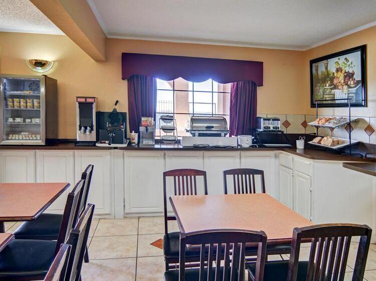 هتل Super 8 By Wyndham Decatur Texas