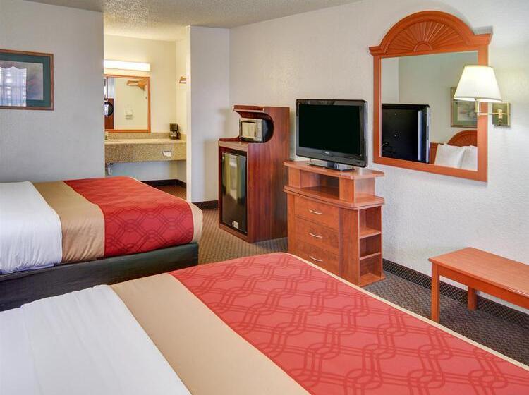 هتل Super 8 By Wyndham Decatur Texas