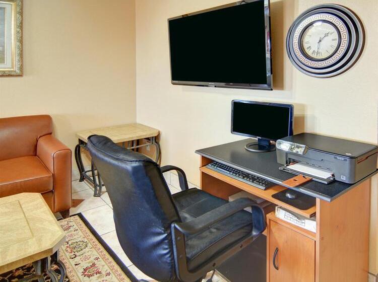 هتل Super 8 By Wyndham Decatur Texas