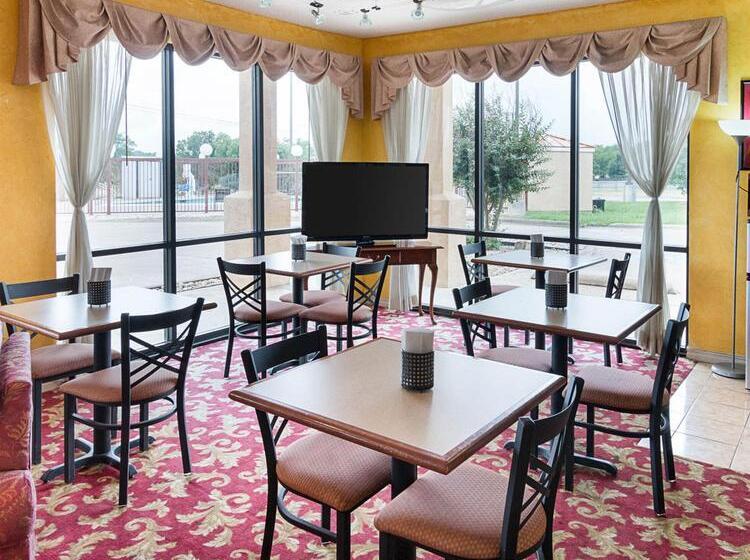 هتل Econo Lodge Hillsboro I 35