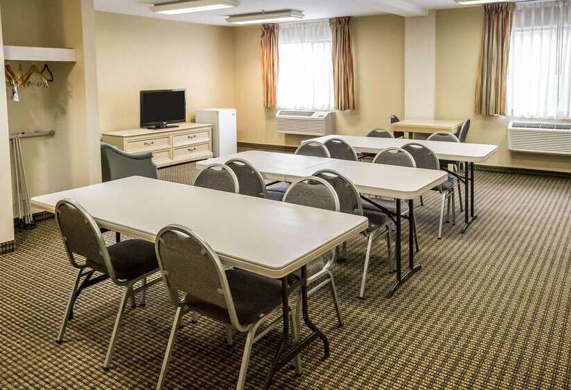 Отель Econo Lodge Inn & Suites Monroe