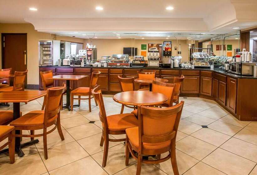 Отель Econo Lodge Inn & Suites Monroe