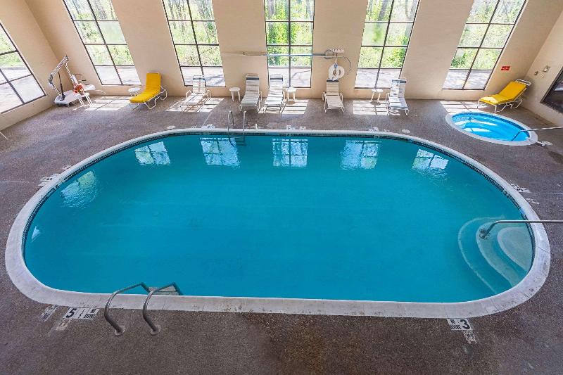 Отель Econo Lodge Inn & Suites