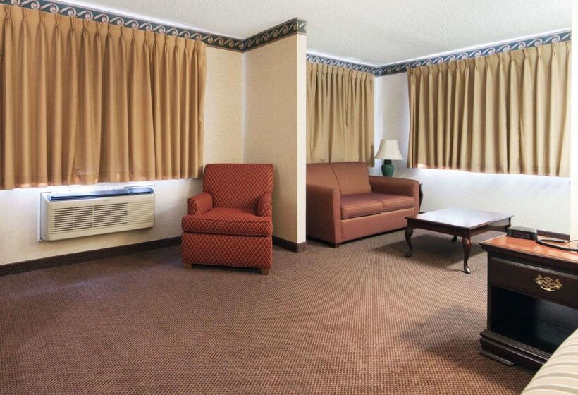 هتل Econo Lodge Inn & Suites
