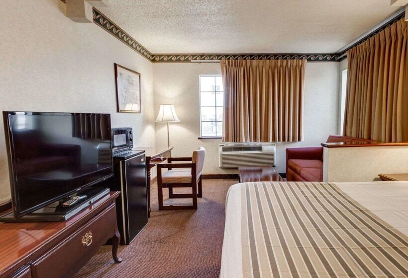 فندق Econo Lodge Inn Suites