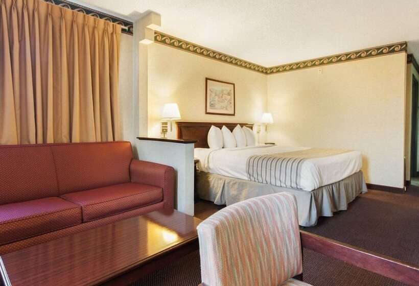 هتل Econo Lodge Inn & Suites