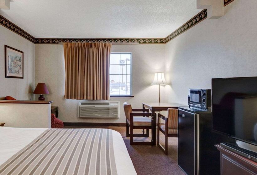 هتل Econo Lodge Inn & Suites