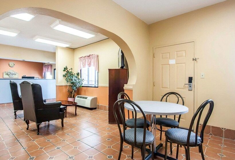 هتل Econo Lodge Inn & Suites I20, Exit 73