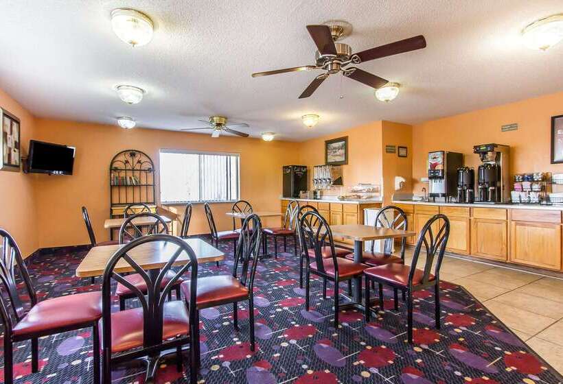 酒店 Econo Lodge & Suites