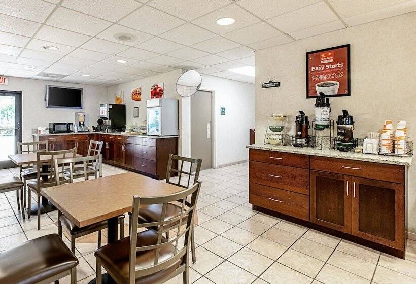 هتل Econo Lodge Vero Beach  Downtown