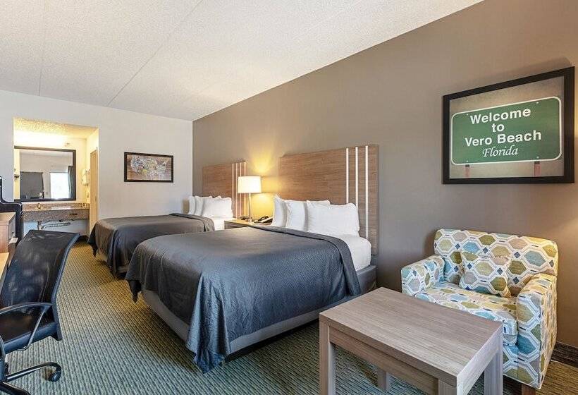 هتل Econo Lodge Vero Beach  Downtown