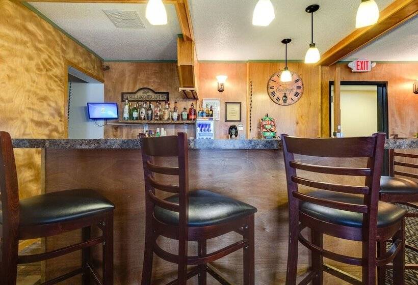 فندق Fireside Inn And Suites