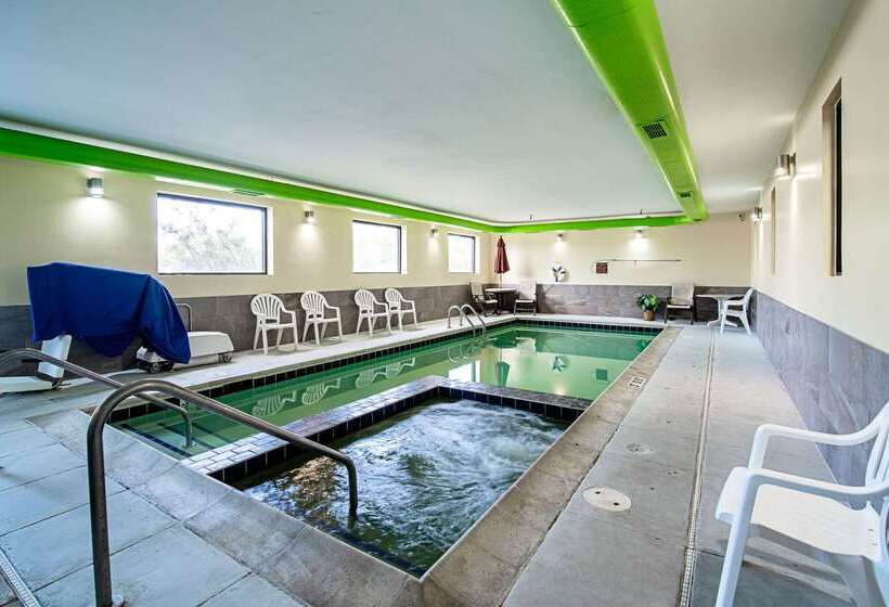בית מלון כפרי Quality Inn Aberdeen
