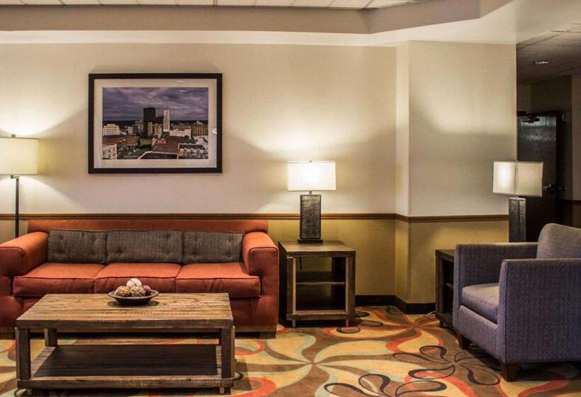 هتل Quality Inn