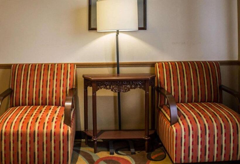 هتل Quality Inn