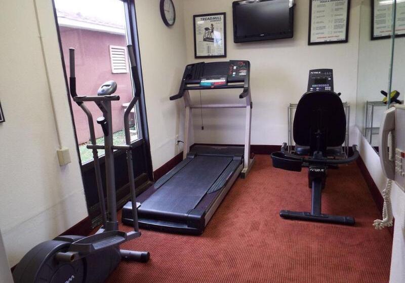هتل Quality Inn & Suites Canton, Ga
