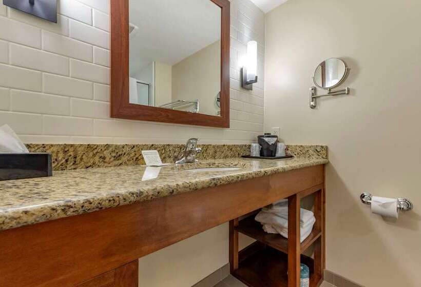 هتل Quality Inn