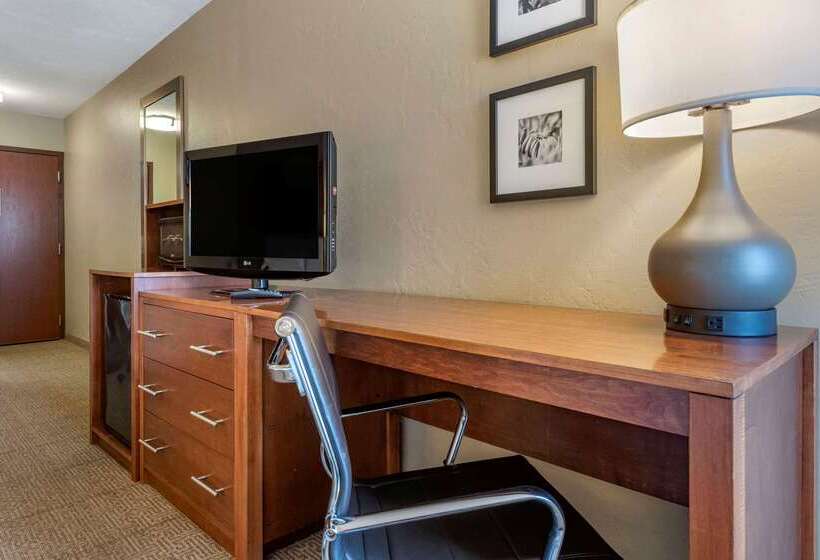 هتل Quality Inn