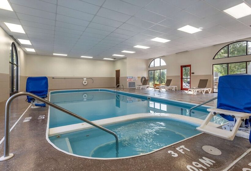 هتل Quality Inn