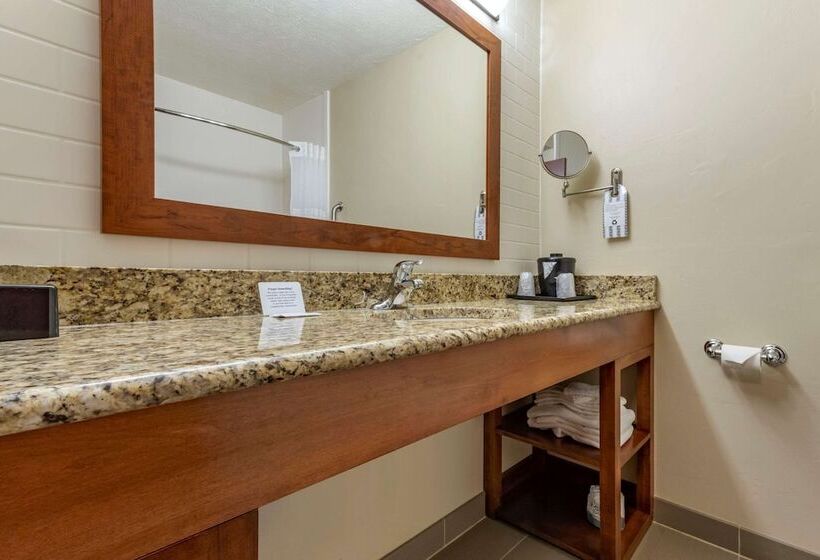 هتل Quality Inn