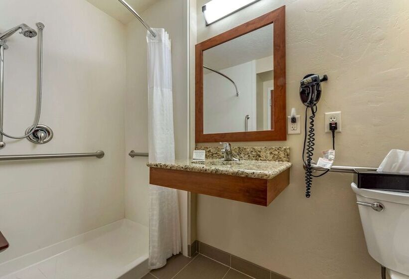 هتل Quality Inn