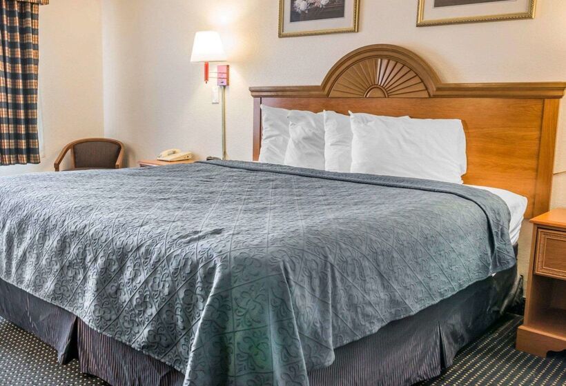 هتل Quality Inn I94 Near Wings Stadium